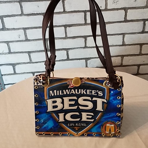 Purse - Picture 1 of 4